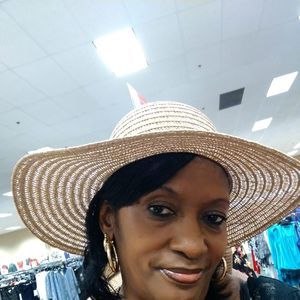 Meet your Posher, Loretta